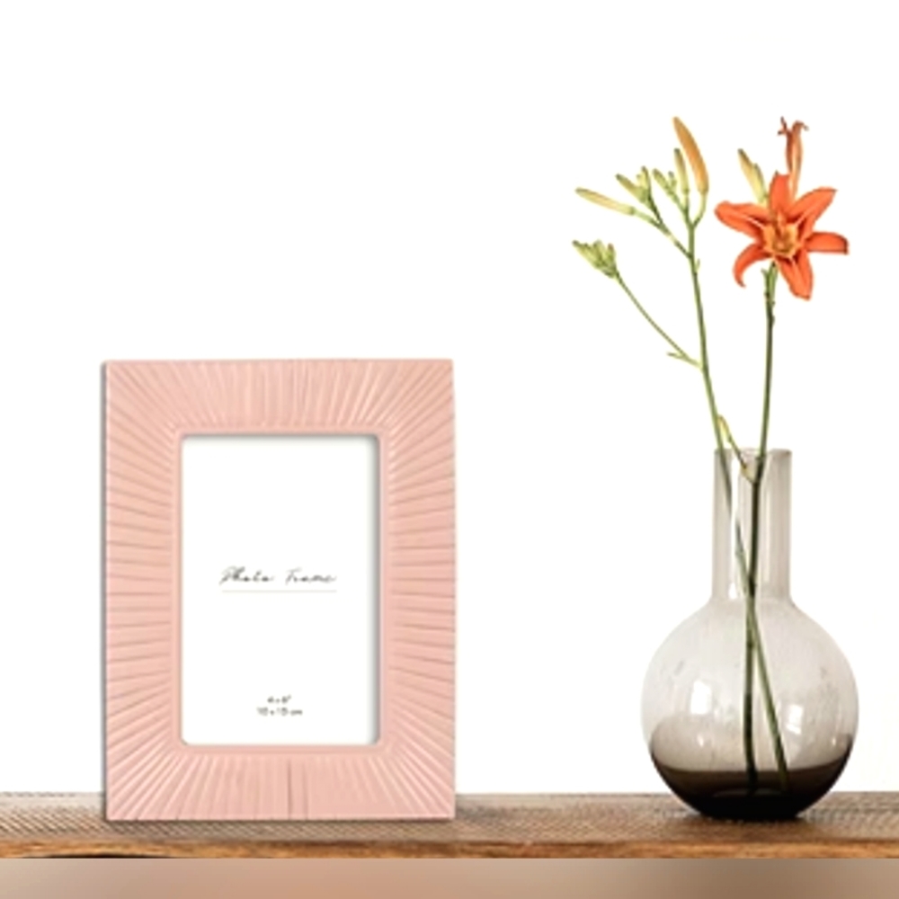 NIB pink molded resin luxury/glam style vertical standing, easel back, rectangle